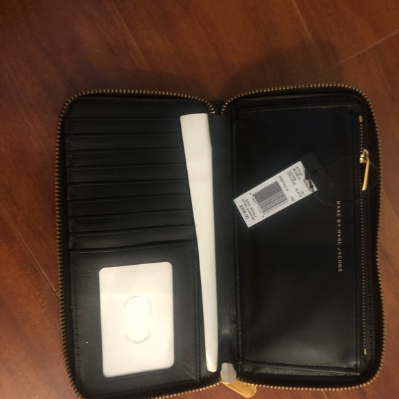 NWT Marc by Marc Jacobs New Q Zippy Zip Up Wallet Black Leather - Picture 3 of 4